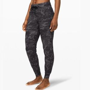 NWOT Lululemon Ready to Rulu Camo Jogger Size 6 Black